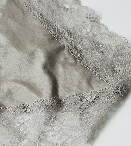 レーシーショーツ