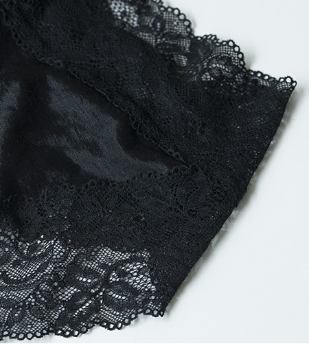 レーシーショーツ